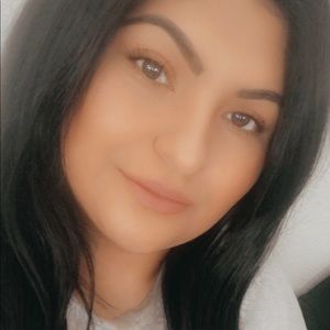 Meet your Posher, Alejandra